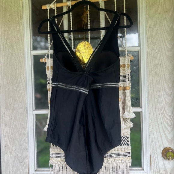 Torrid black one piece size 1x - Picture 2 of 3